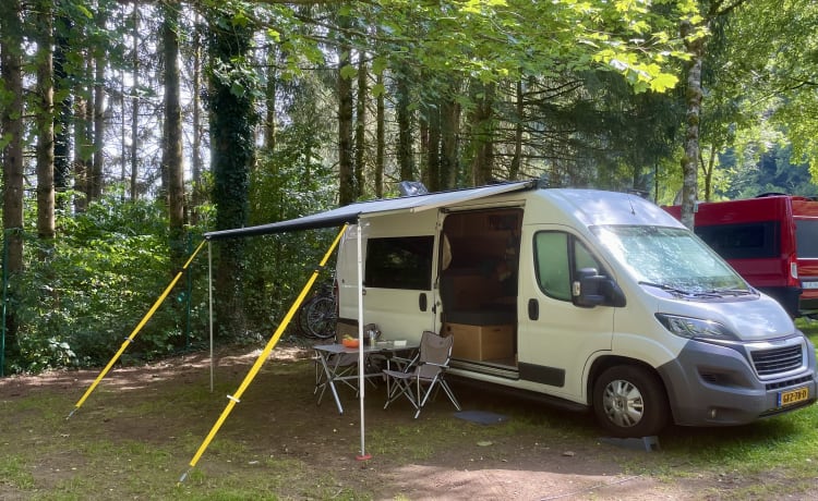 Wee Indi Go – Off-grid camper with new installation