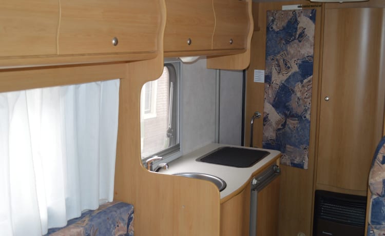 Complete and compact camper