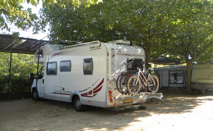 Ruime en complete camper voor een nette prijs