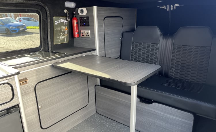 Vito  – Mercedes-Benz camper met 2 slaapplaatsen uit 2011