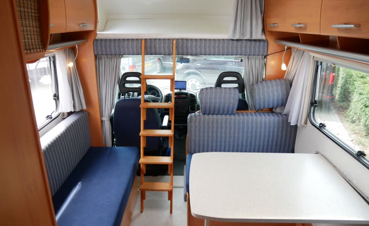 Hymer Alcove Sleeps 5, Seats 5!!