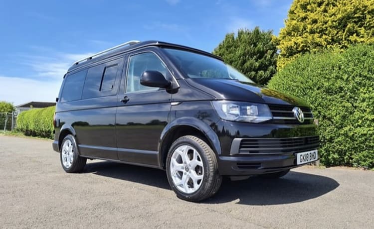 Luna – Schöner Volkswagen Transporter mit 4 Schlafplätzen