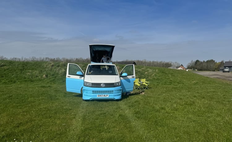 Road surfer – 4 berth Volkswagen campervan from 2017