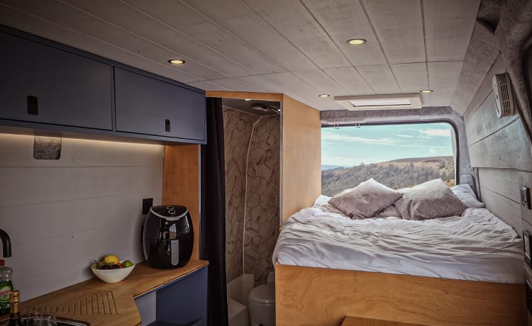 Debbie – Modern Luxury Off-Grid Camper