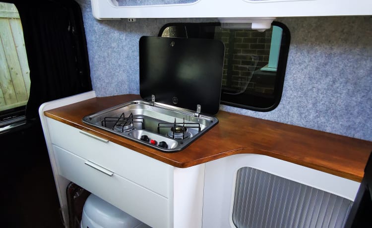 Pop-top Mercedes Camper met grote keuken + Toilet
