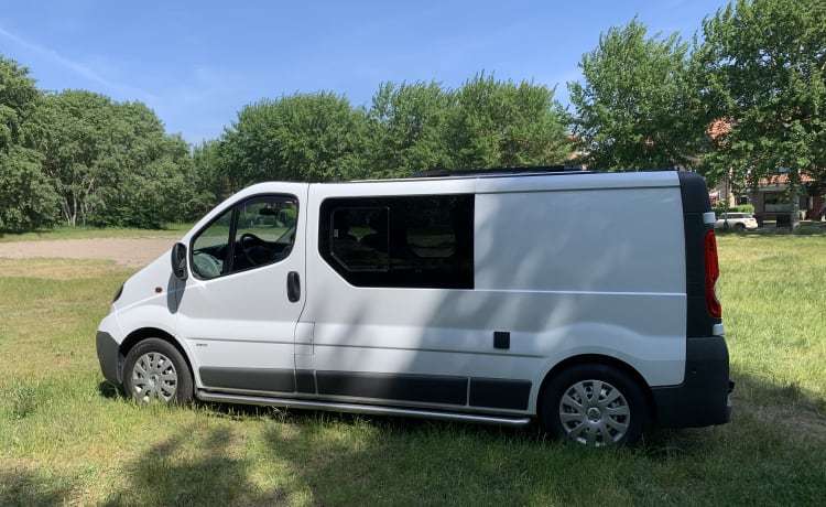 KIWI  7 – Opel Vivaro (ECO) buscamper . geheel zelfvoorzienend 