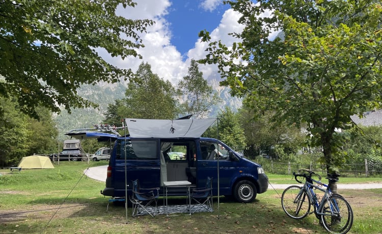 Billy – Gezellige en volledig ingerichte 4p Volkswagen bus met slaaphefdak