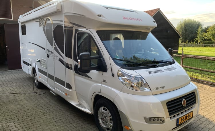 Beau camping-car spacieux et confortable