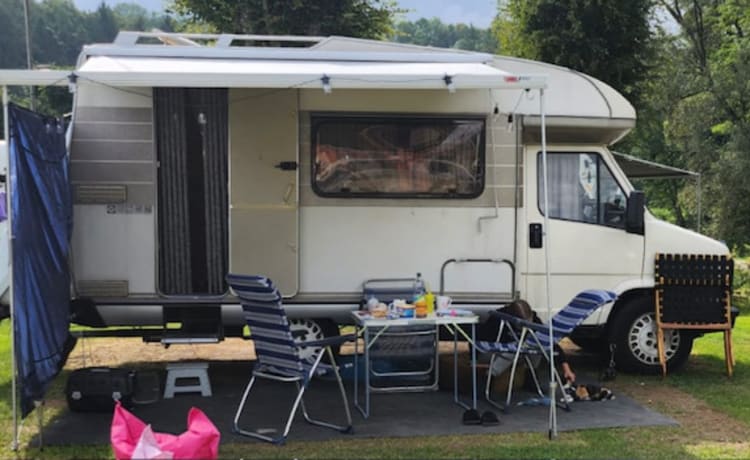 Cato – Complete Hymer motorhome with lots of space! (well maintained)