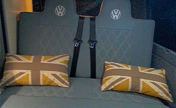 Indy – Hochwertiger Volkswagen Campervan mit 4 Schlafplätzen Leeds