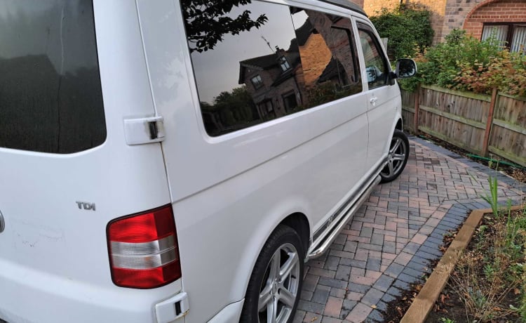 Transporter-Saurus-Rex – Transporter-Saurus-Rex... a 4 berth Volkswagen campervan from 2010