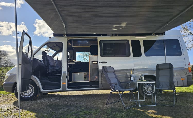 Beresford – 2 berth Mercedes-Benz campervan