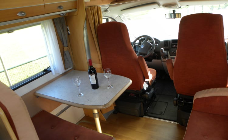 Spacious and complete camper for a nice price