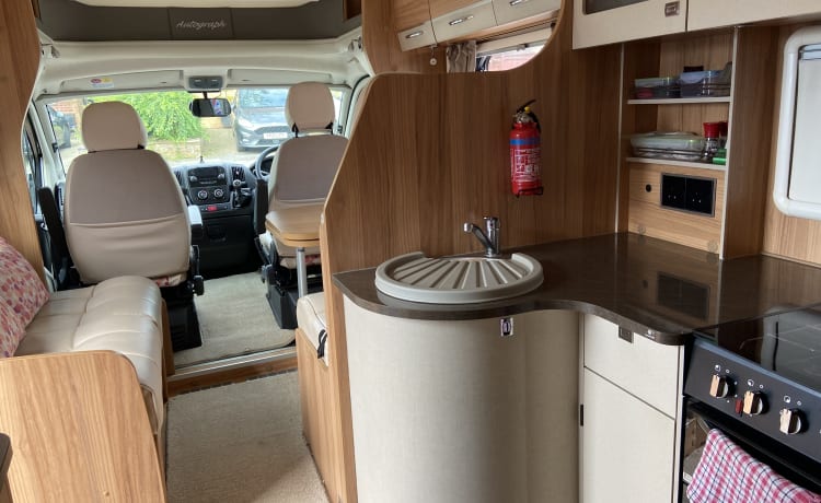 Tinsel – 4 berth Peugeot bus from 2015