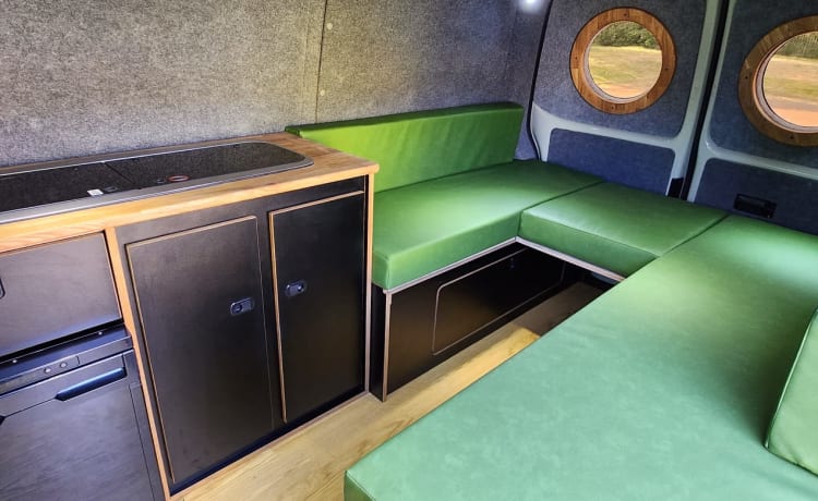 Lucille – 2-persoons Volkswagen campervan uit 2006