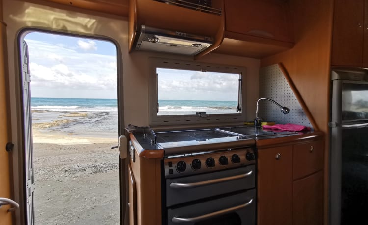 Mizar – Großer Camper mit 2 Doppelbetten, um durch ganz Sardinien zu reisen