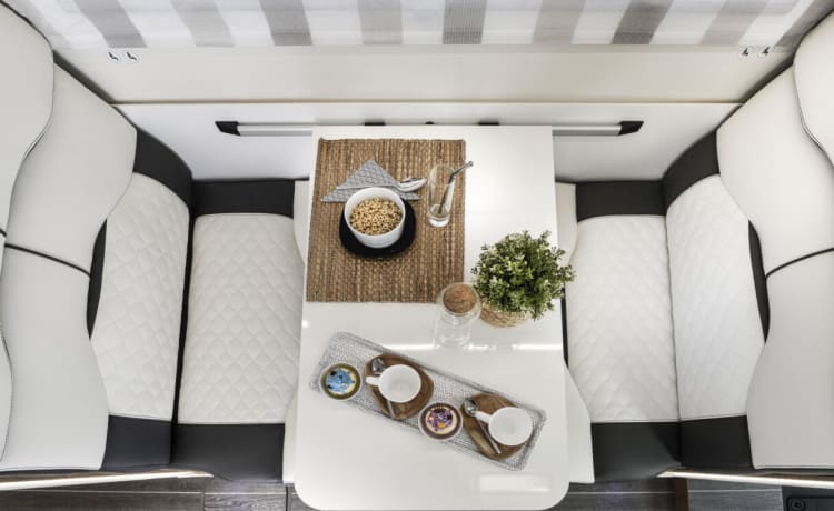 LUX 6 berth & 5 seatbelts – Animal ✅, WiFi, 2 téléviseurs, porte-vélos, repas extérieur