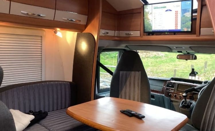 Luxury Comfort 3/4berth Off Grid /Skytv/5g WIFI/Solar/LPG/Bike rack