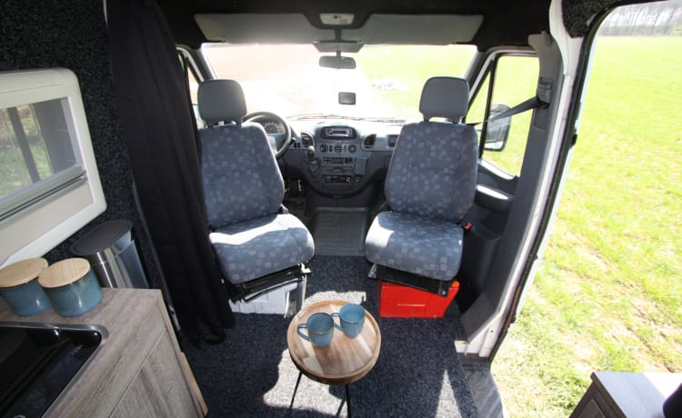 Sprinter 311 CDI – Compacte en vlotte Mercedes Sprinter met vast, luxe 2 persoonsbed