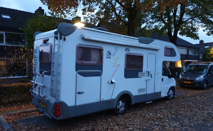 Mon ami – Beautiful spacious self-sufficient family camper with stand air conditioning and many options