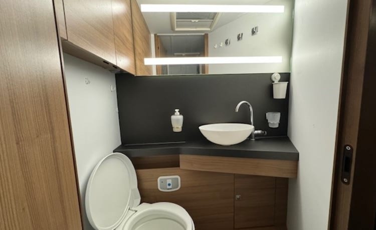 Luxury comfortable 5p Adria, family camper with length beds