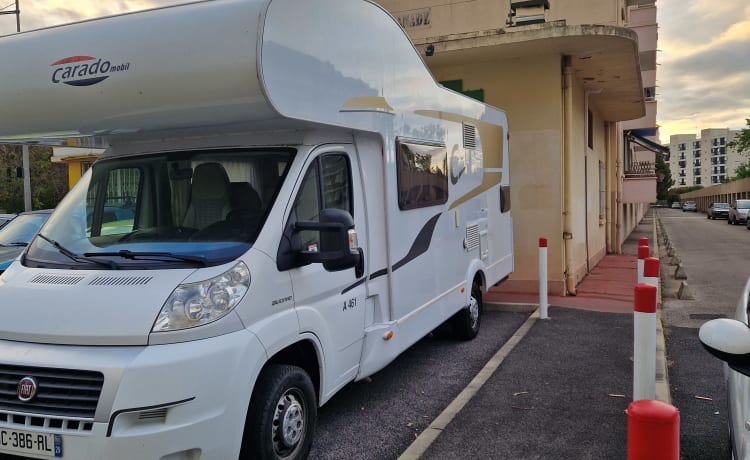 Overcab motorhome