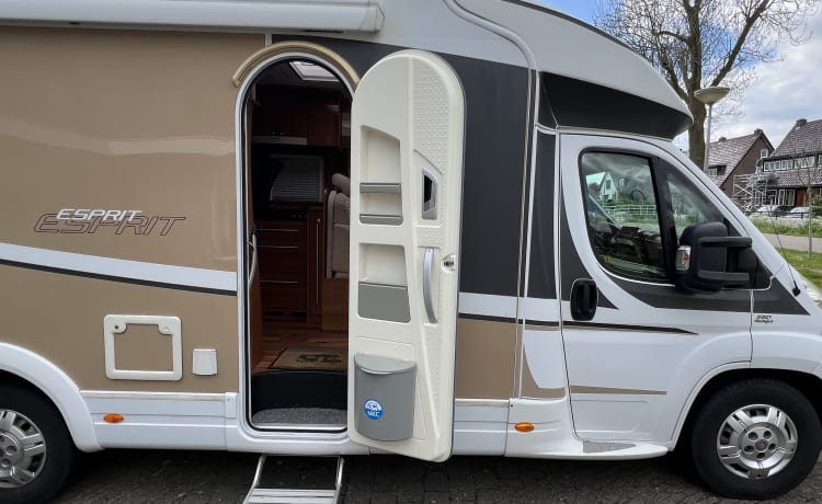 Esprit – 2p Dethleffs half-integraal camper uit 2014