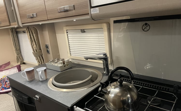 Abbot the Adventurer – 6 berth Swift alcove from 2021