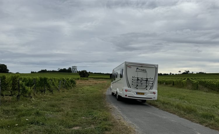 5p integrated family camper with air conditioning!