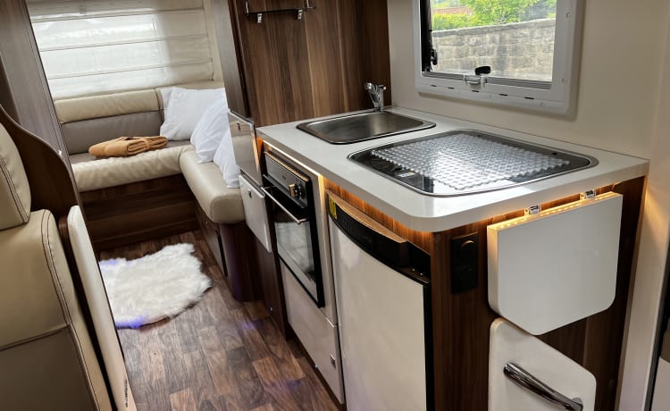 Rewind – Luxury Family Escape: Modern 6-Berth Motorhome ready for an adventure!