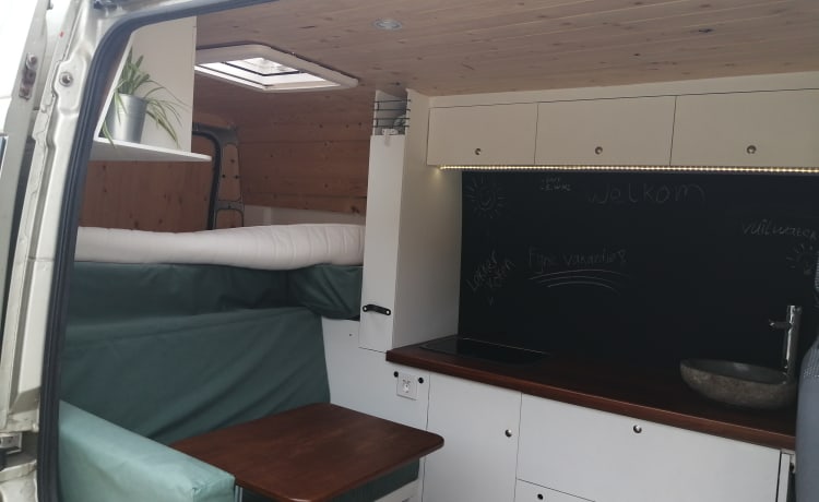 Camper offgrid autocostruito