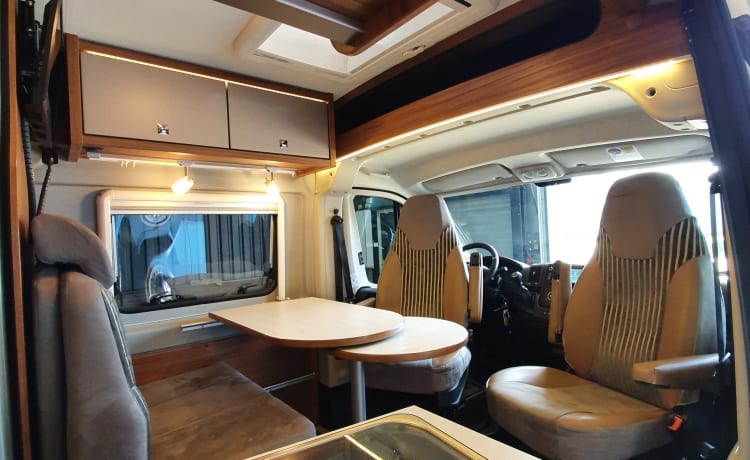 Camper bus di lusso in stile Possl Globecar Globescout per 2 persone