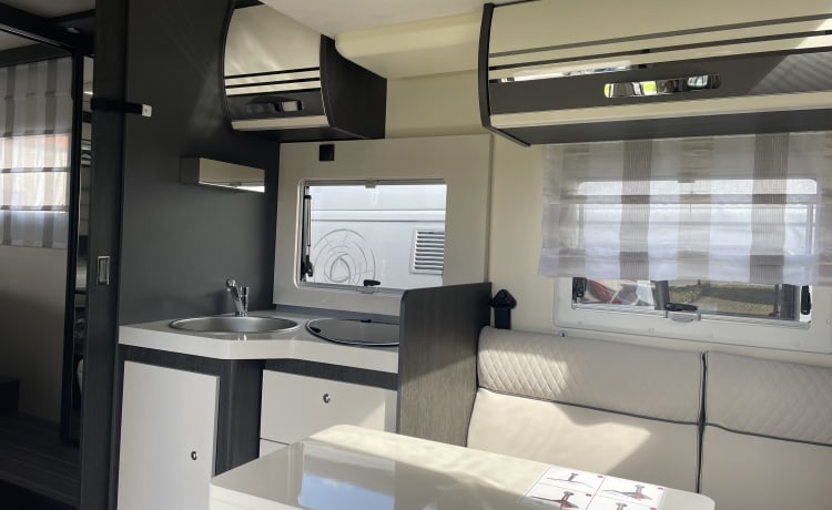 Feel Home on wheels – Nieuwe en ruime Roller Team 2023 met centraal bed