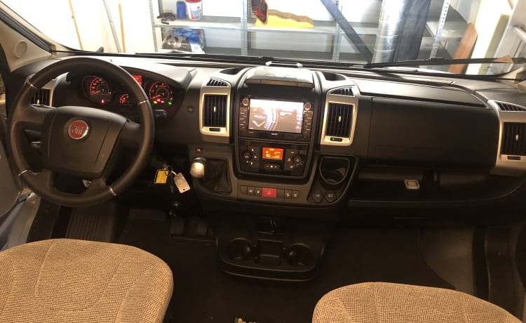 Automaat – Luxurious and well-maintained 2p Hymer semi-integrated from 2019 - Automatic