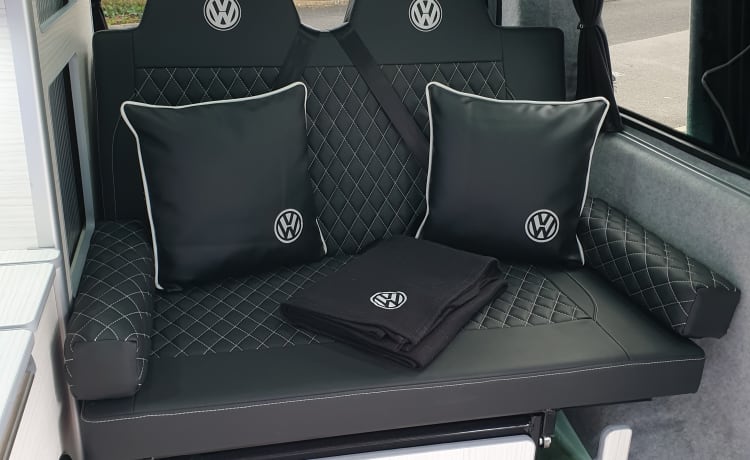 Scooby LWB – DOG FRIENDLY VW CAMPERVAN AVEC TOUS LES EXTRAS POUR PASSER DE BONNES VACANCES