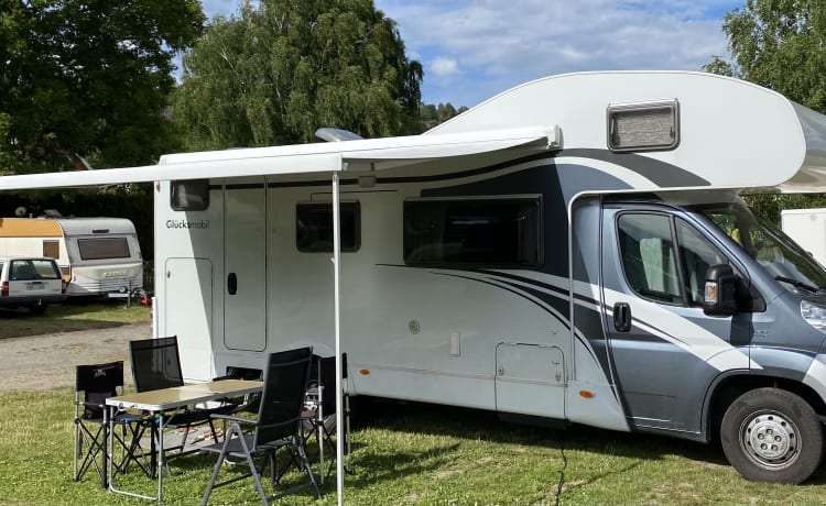 De Glucksmobil! – 6 person family camper Alcove