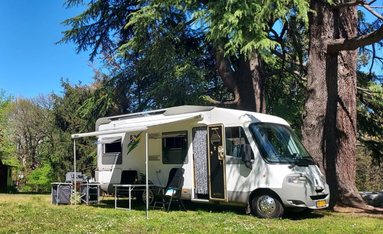 Camping-car intégral Fiat soigné et chaleureux, 4p