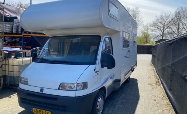 Camping-car spacieux pour 6 personnes