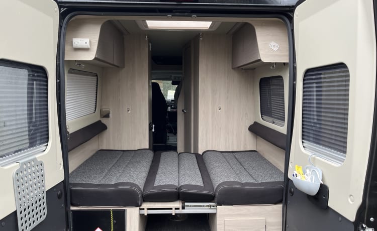 Expedition 67 Automatic – 2-persoons Autotrail-bus uit 2021