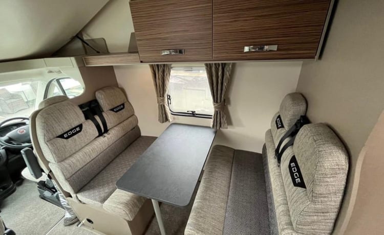 The privilege motorhome  – 6 berth Fiat alcove from 2021