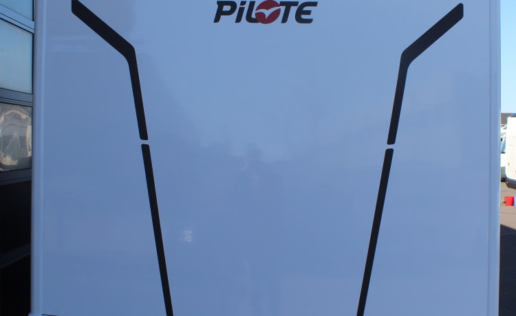 Beautiful Pilote Pacific P746GJ for rent!