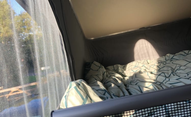 Außergewöhnlicher Pop-Top-Familiencampervan mit 4 Schlafplätzen von Malibu