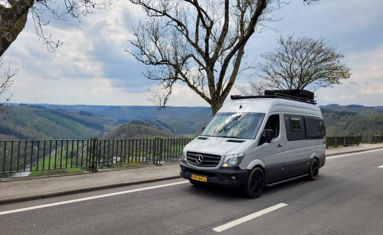 BoWi bus – 2p Off Grid Mercedes-Benz Bus aus dem Jahr 2017