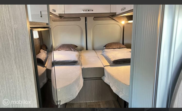 Luxury Pössl bus camper 640 with length beds