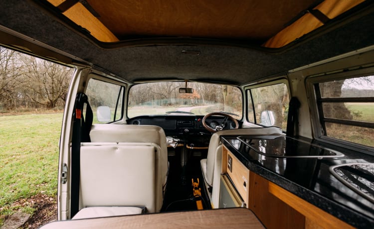 Maeve – Een AUTHENTIEKE klassieke VW-camper uit 1973