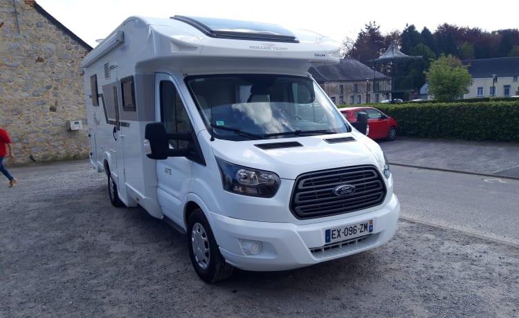 CAMPING CAR PROFILE 7,5M TOUT EQUIPE 2018 33000 KM