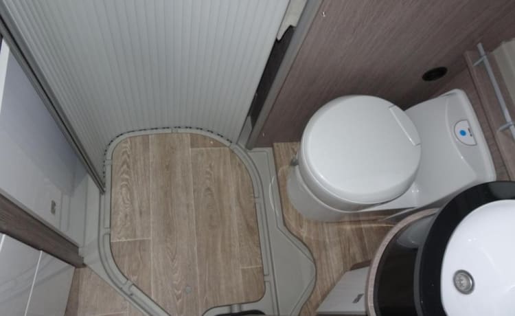 Luxury Pössl bus camper 640 with length beds