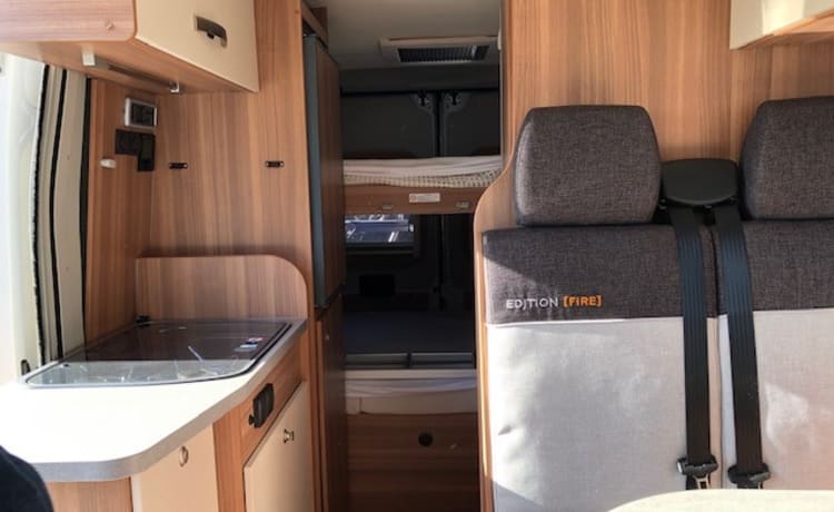 Weinsberg Carabus 601, 4 sleeping 4 seats, with awning.