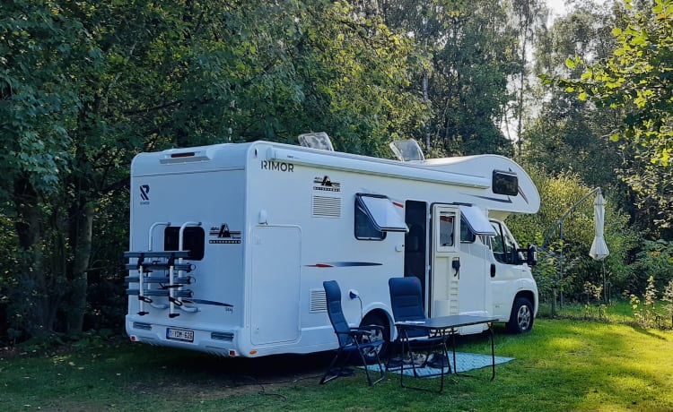 On the road with a Rimor motorhome for 5 (+1) persons