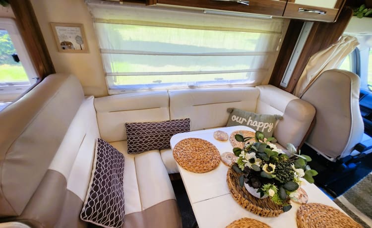 Roller Team – 6 berth, 6 belt Luxury Motorhome, Autoroller, low profile, new shape